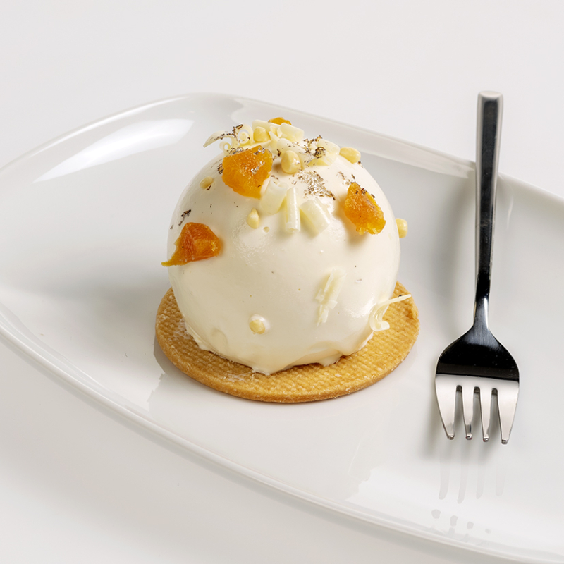 3D bol witte chocolade mousse met sinaasappel