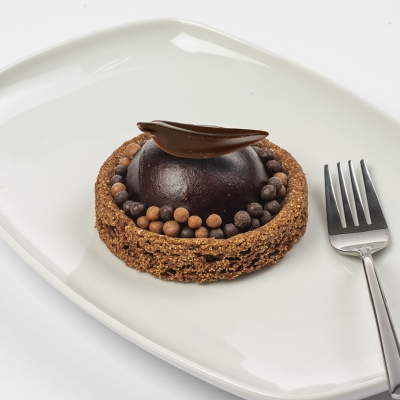 chocolade bavarois met een kern van crème brûlée met een brosse chocolade bodem chocolade bavarois met een kern van crème brûlée met een brosse chocolade bodem